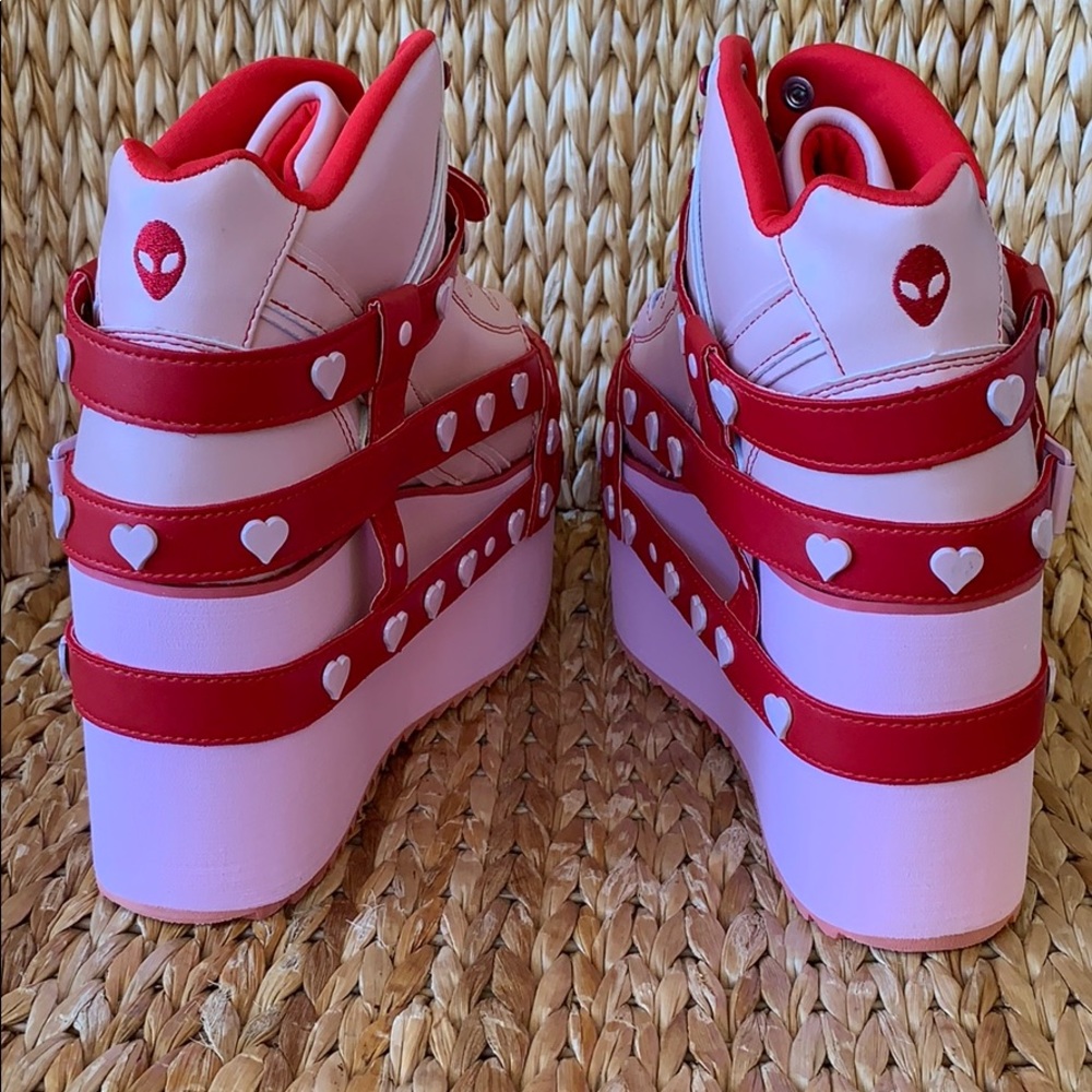 New 💕❤️💕YRU Pink Qozmo Red Bondage Hearts - Picture 4 of 7
